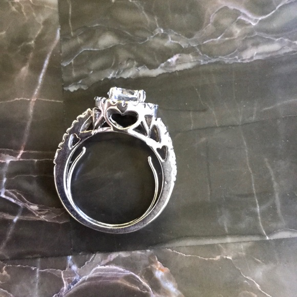 Faux “diamond” halo style ring - Picture 4 of 5